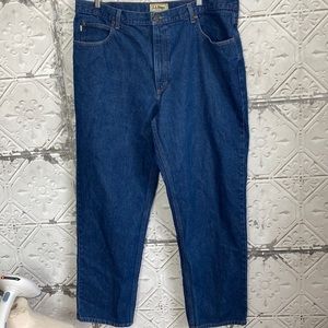 L.L. Bean Men's blue jeans Natural Fit size 42x34